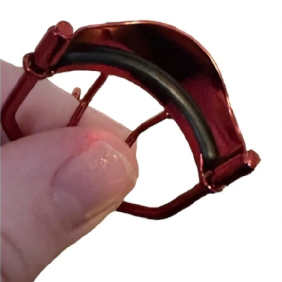 WET N WILD Ltd Edition Peanuts ‘Holiday Hugs’ Eyelash Curler Snoopy NEW NIP NWT - Picture 6 of 7